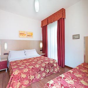 Familien-Zimmer mit Kingsize-Bett